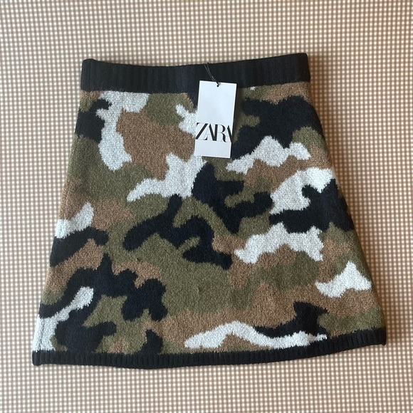 Zara Camouflage print sweater skirt.
NWT. Small - Picture 2 of 13